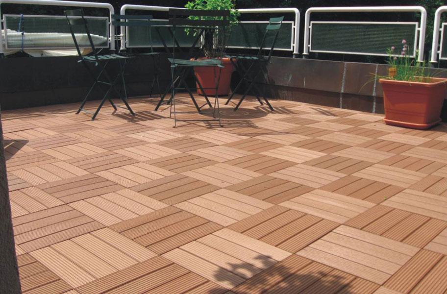 Naturesort Deck tiles in contrasting colors as outdoor flooring trend