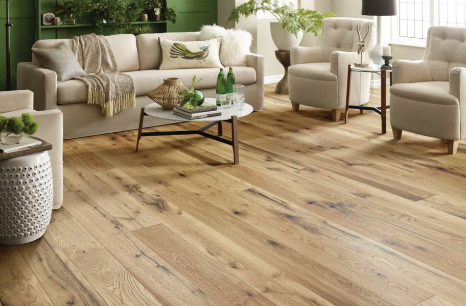 2021 Wood Flooring Trends: Blonde Wood Flooring in a living room setting. 